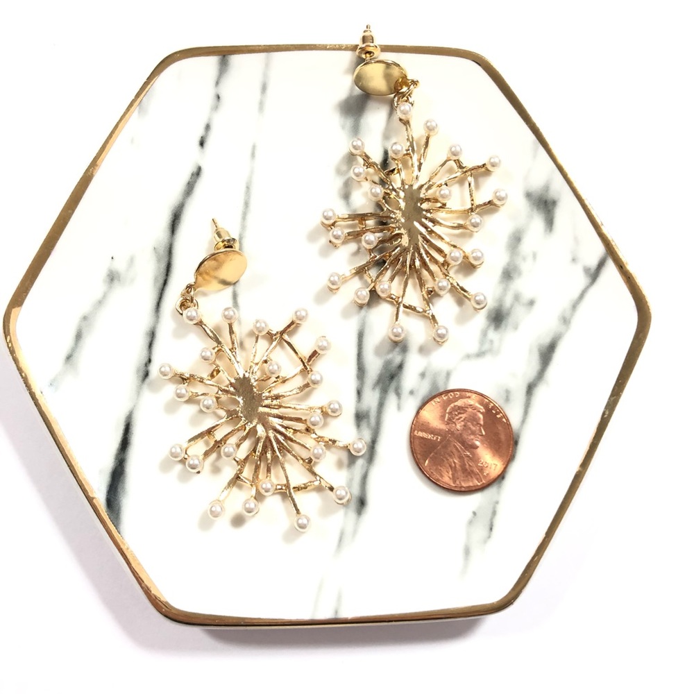 Erin Pearl Gold Cluster Stud Boutique Earrings - Picture 5 of 6